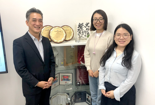 Focuslight社との集合写真