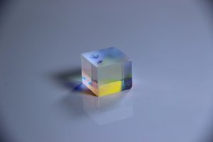 偏光ビームスプリッタープリズム接着剤の特徴